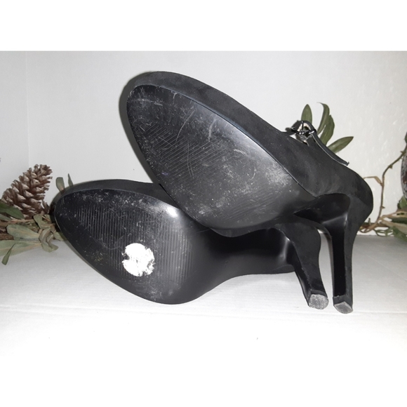 Guess Roses Black Suede Mary Jane Heels - Picture 4 of 16